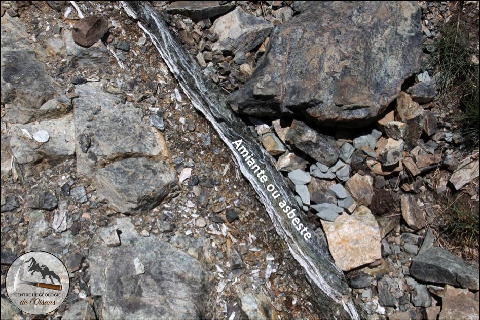 Filon d'amiante dans les serpentinite de Chamrousse.